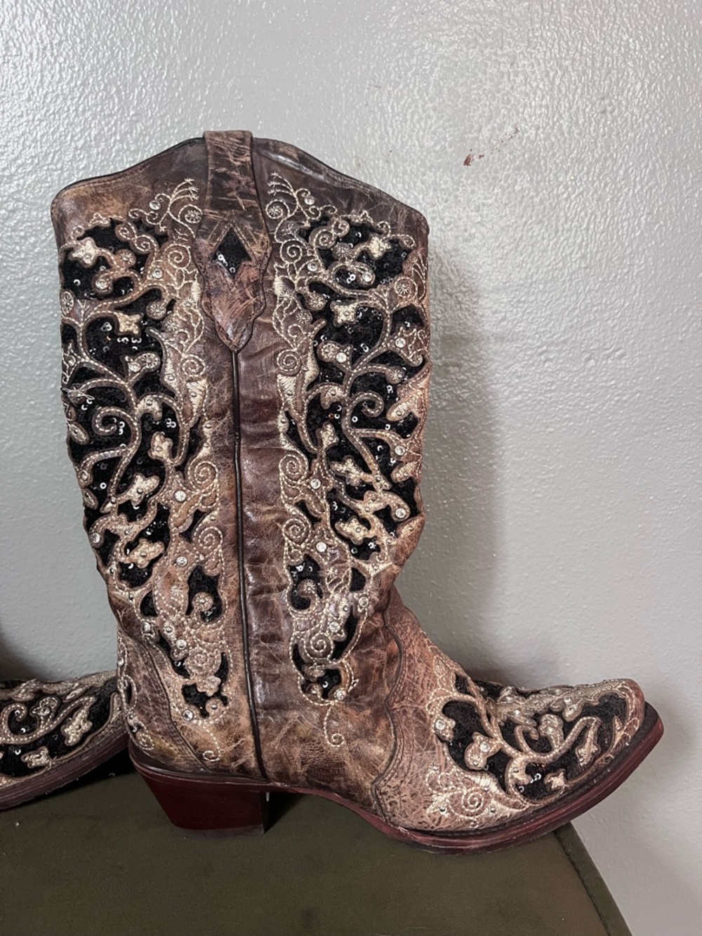 Corral Brown Distressed Embroidered Western Boots with Black Appliqué - Picture 2 of 10